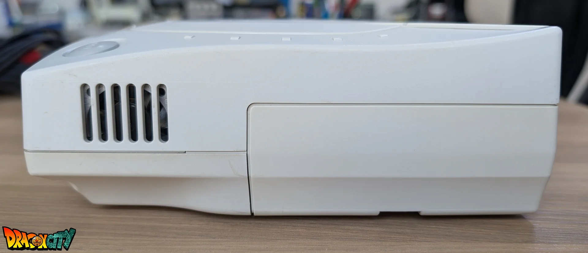 Dreamcast VA0 60Hz + Boîte + Bios Freezone + Patch 50Hz/60Hz Auto + Alimentation 220V + 1 Manette + Câble Vidéo + Câble Alimentation + Serial Matching + Condensateurs GDROM changés (neuf) - Image 10