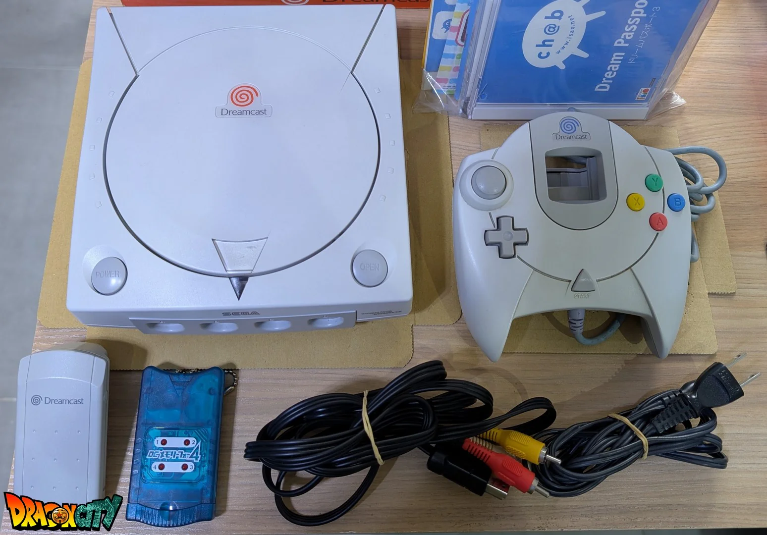 Dreamcast VA0 60Hz + Bios Freezone + Patch 50Hz/60Hz Auto + Boßte + Alimentation 220V + 1 Manette + Notices + Dream Passport 1 et 3 + Cùble Vidéo + Cùble Alimentation + Serial Matching + Cùble RJ11 + Condensateurs GDROM changés (neuf) + VMU + Jump Pack - Image 2