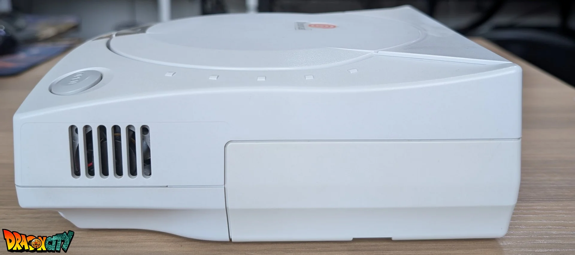 Dreamcast VA0 60Hz + Bios Freezone + Patch 50Hz/60Hz Auto + Boßte + Alimentation 220V + 1 Manette + Notices + Dream Passport 1 et 3 + Cùble Vidéo + Cùble Alimentation + Serial Matching + Cùble RJ11 + Condensateurs GDROM changés (neuf) + VMU + Jump Pack - Image 9
