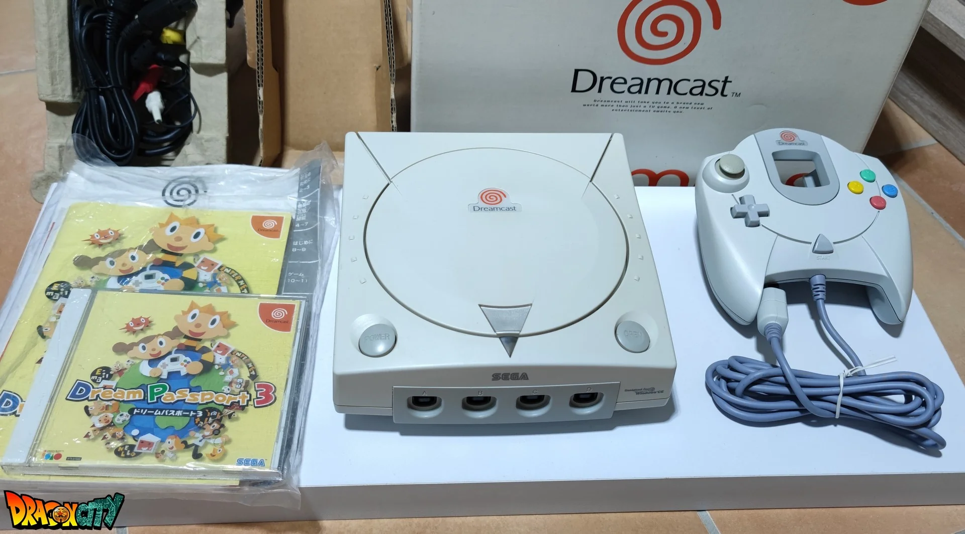 Dreamcast VA0 60Hz + Bios Freezone + Patch 50Hz/60Hz Auto + Boßte + Alimentation 220V + 1 Manette + Notices + Dream Passport 3 + Cùble Vidéo + Cùble Alimentation - Image 2