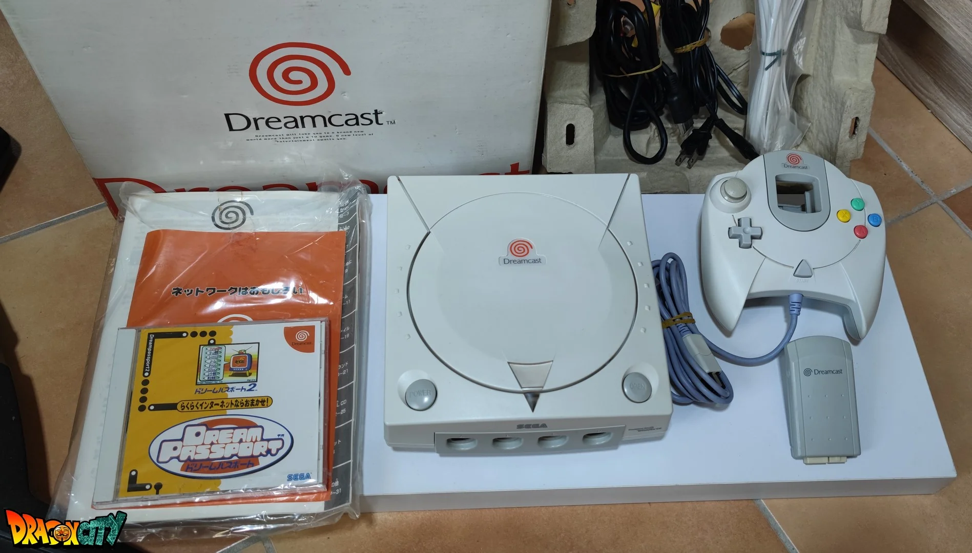 Dreamcast VA1 60Hz + Bios Freezone + Patch 50Hz/60Hz Auto + Boßte + Alimentation 220V + 1 Manette + Notices + Dream Passport 2 "NEUF" + Cùble Vidéo + Cùble Alimentation + Serial Matching + Cùble RJ11 + Jump Pack + Condensateurs GDROM "NEUF" - Image 2