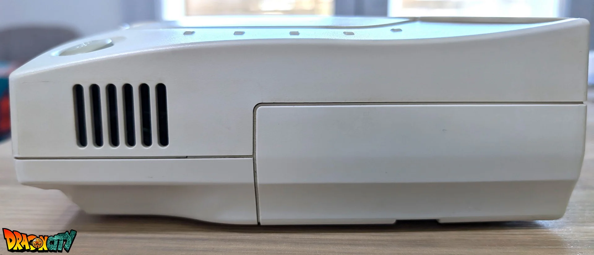 Dreamcast VA1 60Hz + Bios Freezone + Patch 50Hz/60Hz Auto + Boßte + Alimentation 220V + 1 Manette + Notices + Dream Passport 3 "NEUF" + Cùble Vidéo + Cùble Alimentation + Serial Matching + Cùble RJ11 + Condensateurs GDROM "NEUF" - Image 9