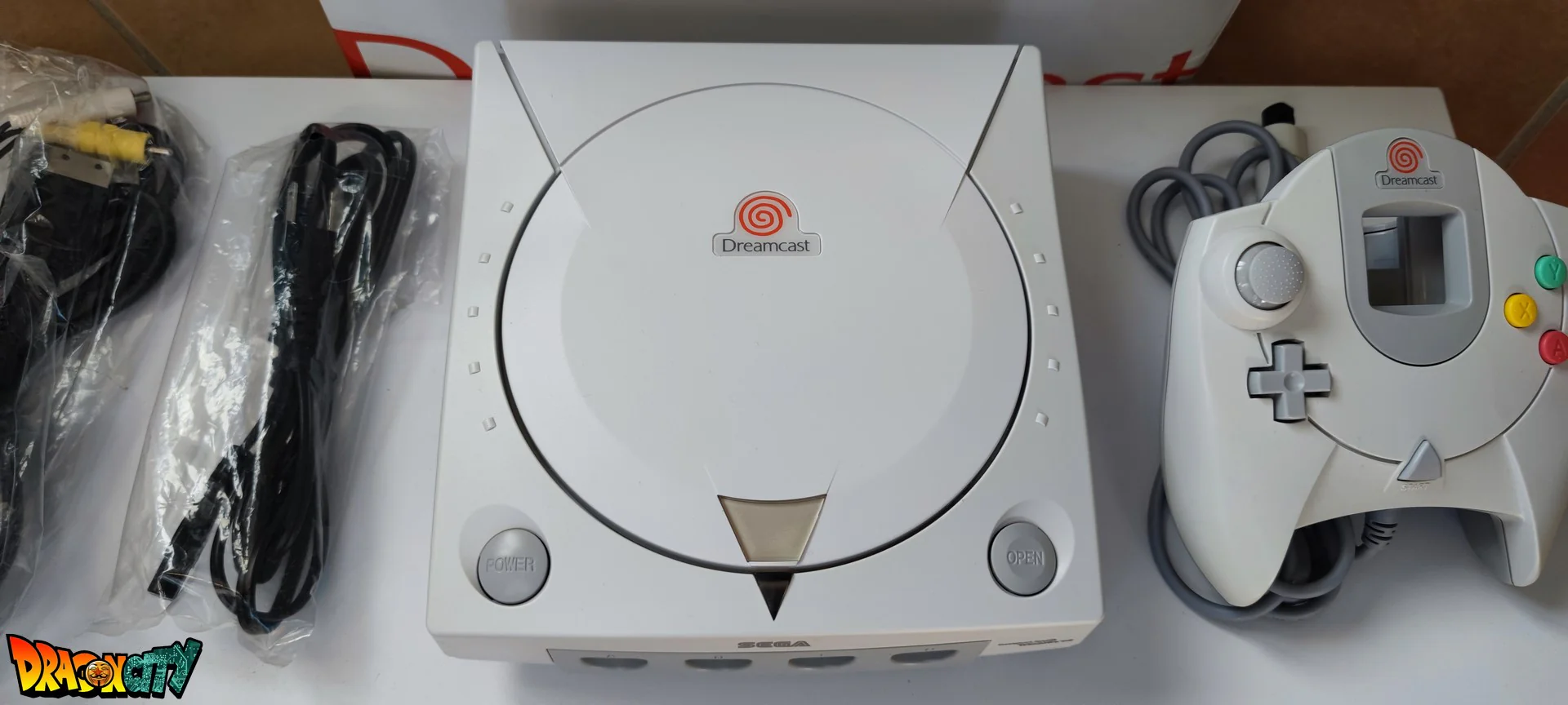 Dreamcast VA1 Freezone 60Hz + Boîte + Alimentation 220V + 1 Manette + Notices + Dream Passport 2 "NEUF" + Câble Vidéo + Câble Alimentation +Câble RJ11 + Serial Matching - Image 2