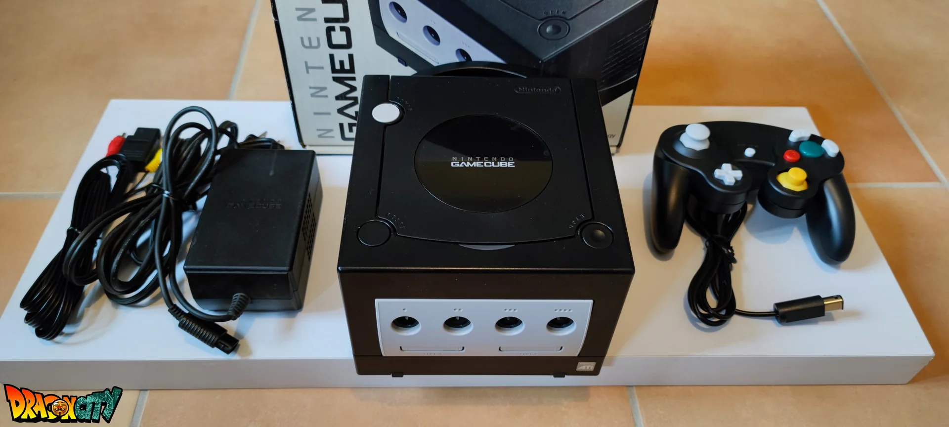 GameCube Noir JAP 60Hz Freezone + Boîte + 1 Manette Filaire "Neuve" + Alimentation 110V + Câble Vidéo + DVD Swiss - Image 2