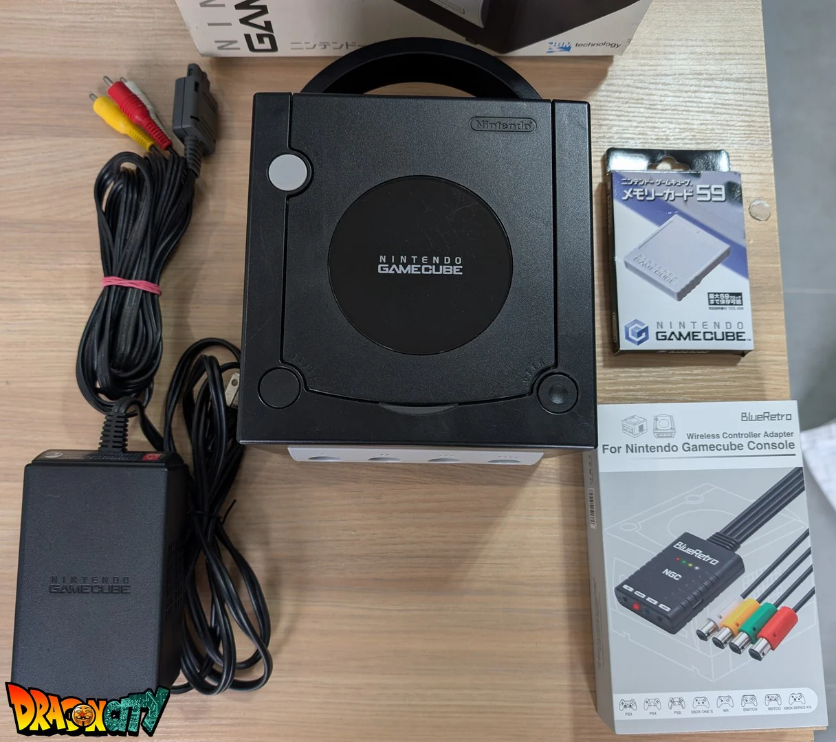GameCube Noir JAP 60Hz Freezone + Boîte + Alimentation 110V + Puce Xeno-GC + Condensateurs changés (neuf) + Picoboot + Sandisk Swiss 256Go + SD2SP2 POR TF + Carte Mémoire OFFICIEL avec boîte + BlueRetro - Manettes Sans-Fil - Image 2