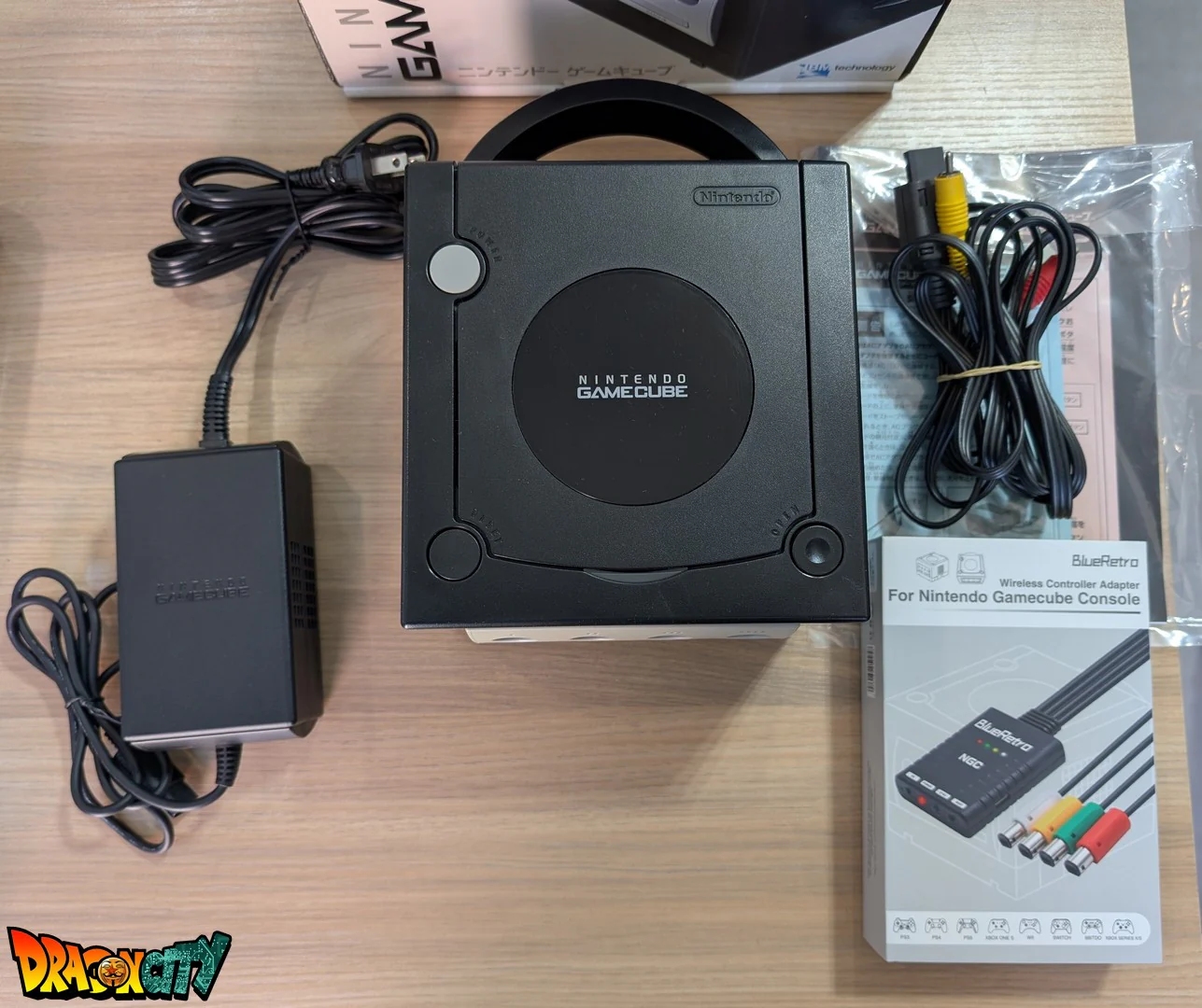 GameCube Noir JAP 60Hz Freezone + Boîte + Alimentation 110V + Puce Xeno-GC + Condensateurs changés (neuf) + Picoboot + Sandisk Swiss 256Go + SD2SP2 PRO V2 + BlueRetro - Manettes Sans-Fil - Image 2