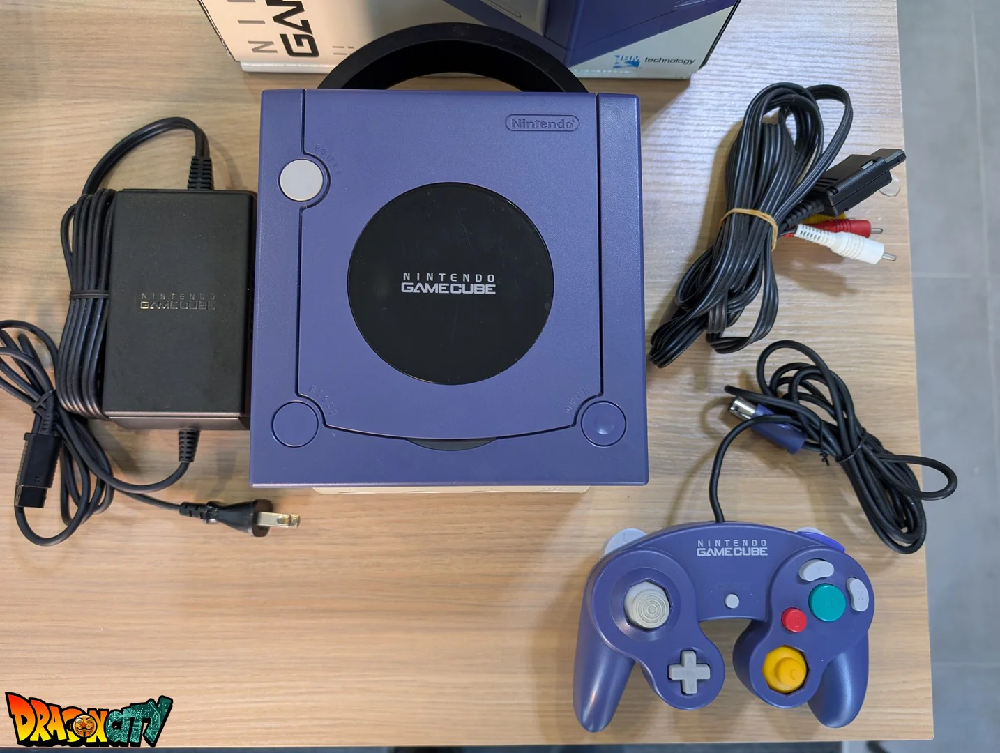 GameCube Violette JAP 60Hz Freezone + Boîte + Alimentation 110V + Puce Xeno-GC + Condensateurs changés (neuf) + Picoboot + Sandisk Swiss 64Go + SD2SP2 POR TF - Image 3