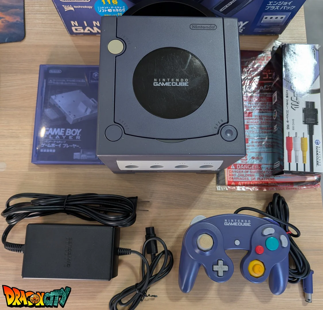 GameCube Collector Violette JAP 60Hz Freezone + Game Boy Player avec Disque + Boîte + Alimentation 110V + Puce Xeno-GC + Condensateurs changés (neuf) + Picoboot + Sandisk Swiss 256Go + SD2SP2 POR TF + Manette + Câble Vidéo + Serial Matching - Image 2