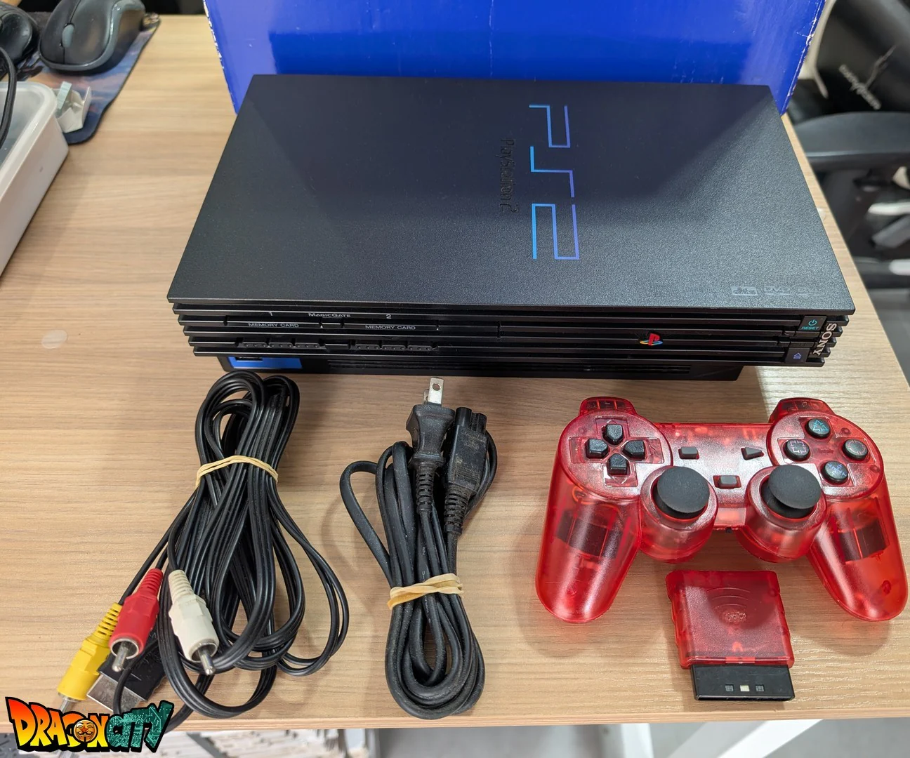 PlayStation 2 FAT JAP 60Hz – SCPH-50000 + Boîte d'origine + Manette sans fil rouge translucide + Câble Vidéo + Câble d'alimentation - Image 2