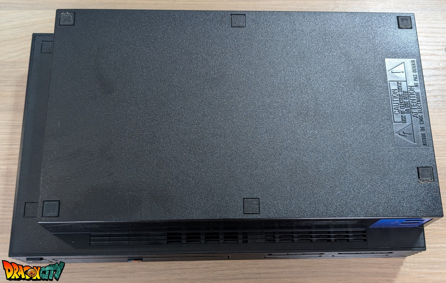 PlayStation 2 FAT JAP 60Hz – SCPH-50000 + Boîte d'origine + Manette sans fil rouge translucide + Câble Vidéo + Câble d'alimentation - Image 7