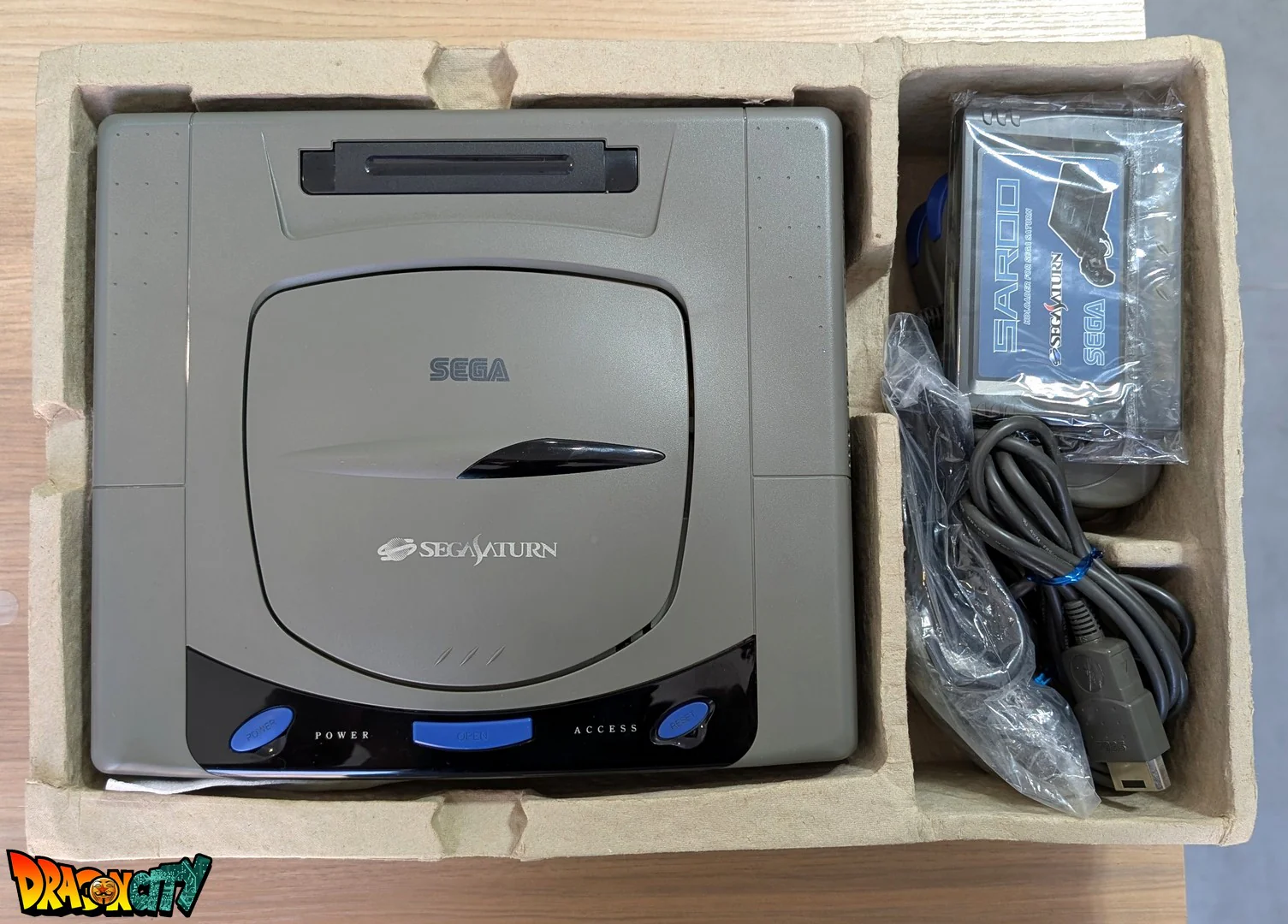 Saturn JAP Grise 60Hz + BoĂźte + Alimentation SAT-Psu + CĂąble RGB + 2 Manettes + Cartouche SAROO avec MicroSD Sandisk 256Go - Image 13