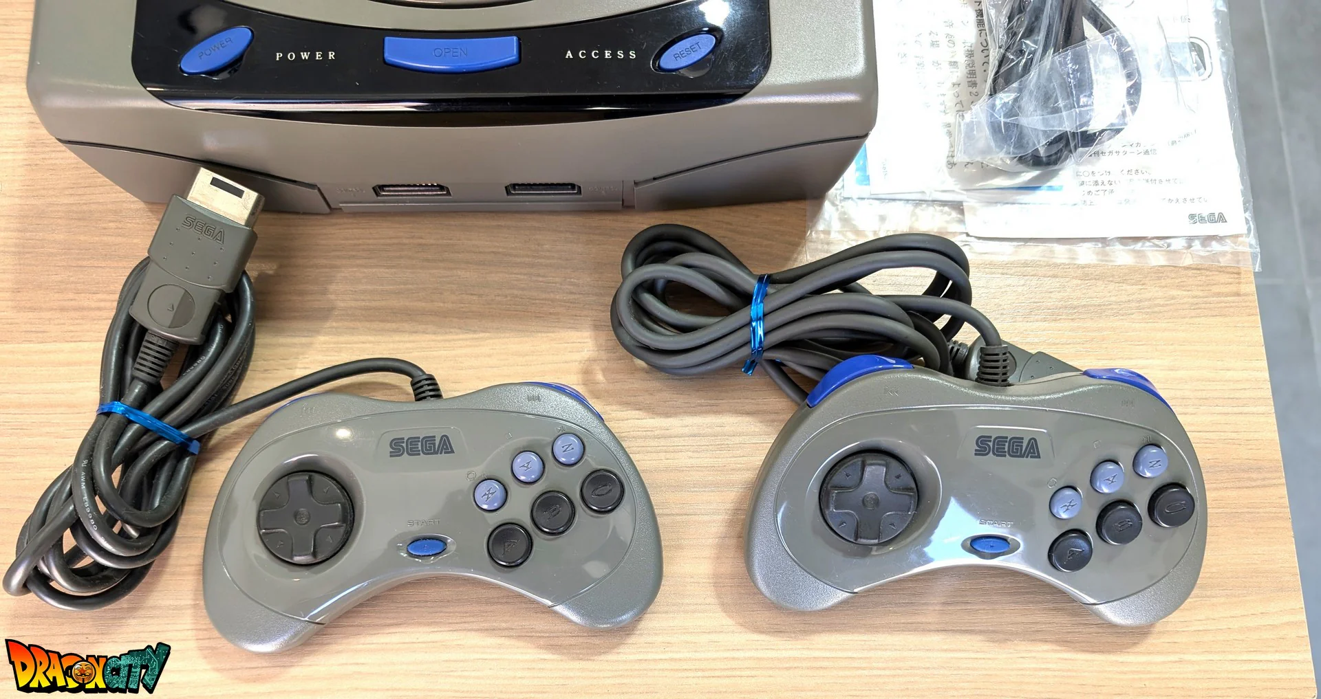 Saturn JAP Grise 60Hz + BoĂźte + Alimentation SAT-Psu + CĂąble RGB + 2 Manettes + Cartouche SAROO avec MicroSD Sandisk 256Go - Image 3